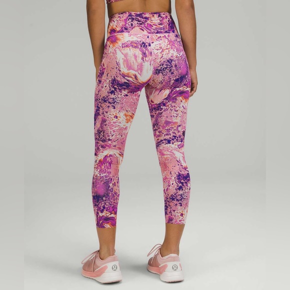Lululemon SeaWheeze Fast and Free High-Rise Tight 25"
Anticipation Pink Size 4 - Picture 3 of 10